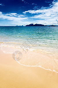 克拉丹岛 泰国安达曼海的一个岛屿蓝色旅行风景天空热带太阳假期阳光海浪场景图片
