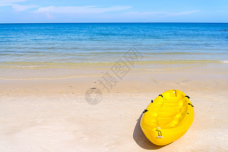 热带海滩上的皮划艇皮艇海岸水晶岩石蓝色情调运动旅行珊瑚假期图片
