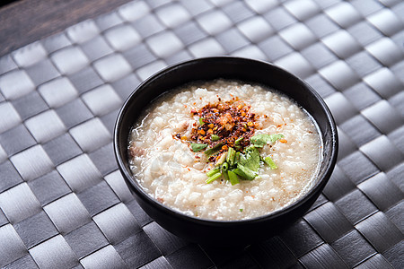 鱼碗里的传统面粥米饭锅 炒饭勺子白色餐厅食物稀饭文化猪肉蔬菜洋葱木头图片