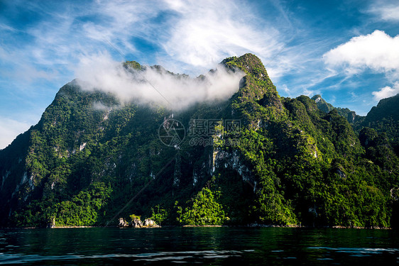 上午1 塔哈拉国家公园热带山Hao Sok国家公园Mist爬坡旅行旅游风景游客热带天空环境岩石远足图片