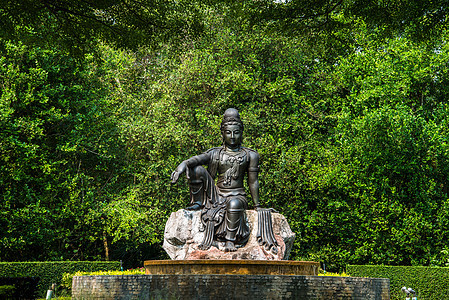 坐在泰国金座的佛像上雕塑雕像文化建筑历史历史性信仰旅行宝塔公园图片