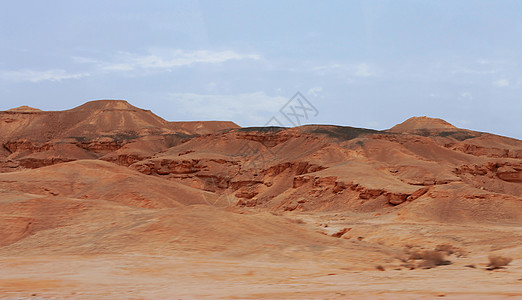 以色列沙漠和多云的暴风天空石头风景旅行陨石假期旅游风暴峡谷悬崖爬坡图片