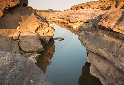 泰国岩石峡谷风景地标地平线环境旅行晴天石头假期蓝色热带图片