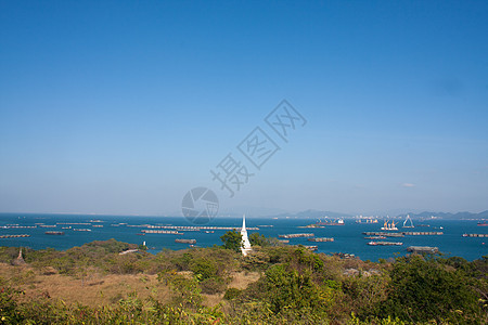 岛上的白塔支撑天空太阳假期海景旅游旅行娱乐海岸海洋图片