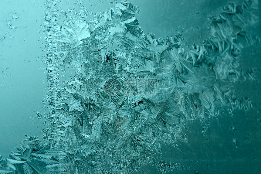 窗口上的霜冻季节水晶玻璃图片
