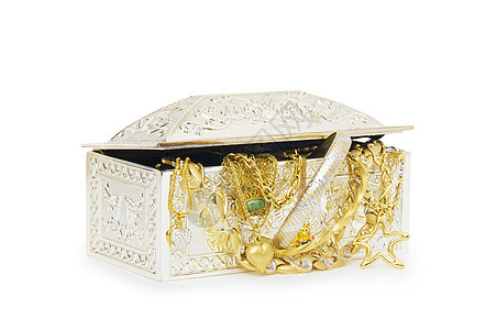 带项链的首饰盒 在白色背景上孤立胸部手镯宝石冒险盒子雕刻财富礼物宝藏奢华图片