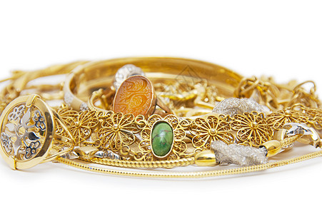 大量金首饰的收藏宝石金属挂坠盒项链金子钻石宏观女性化礼物耳环图片
