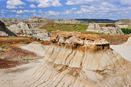 加拿大艾伯塔省的荒地天空鼓手地质学编队干旱远景岩石丘陵石头沉积图片