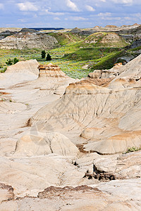 加拿大艾伯塔省的荒地鼓手石头天空沉积丘陵风景地形远景沙漠干旱图片
