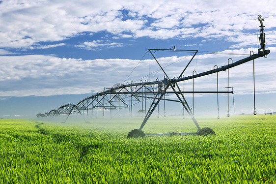 农田灌溉设备技术小麦喷涂洒水器农业机器轮子农作物场地农场图片