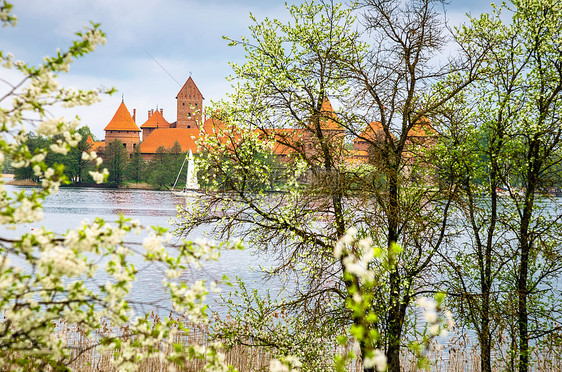 立陶宛特拉凯中世纪古老城堡地标骑士旅行天空护城河国家历史风格古物假期图片