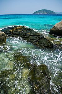 来自南亚 泰国和亚洲的美丽蓝海风景晴天旅游海洋岩石天堂蓝色森林热带假期图片