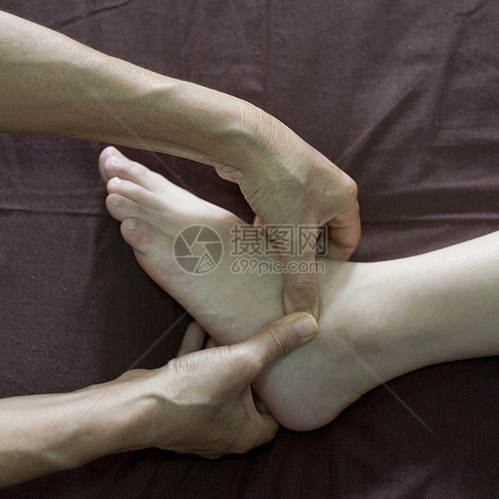 按摩脚部 疗养院脚部治疗草本沙龙按摩师脉轮治疗师温泉手指流动器官药品图片