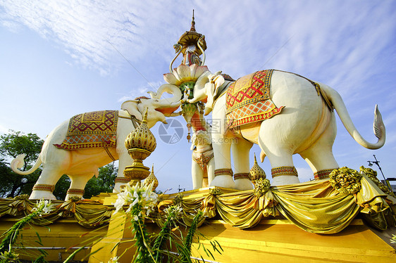 大象石像雕像泰国曼谷蓝色旅行绿色佛教徒天空假期蓝天石头纪念碑金子图片