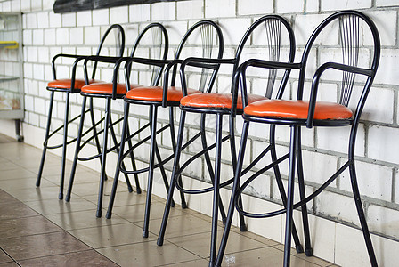 椅子商业俱乐部酒吧餐厅奢华服务啤酒玻璃桌子金属图片