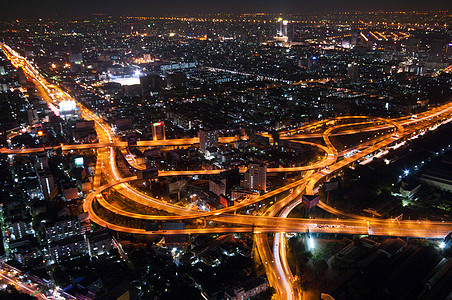 曼谷市景高速公路和高速高速公路 在晚上的顶楼风景图片