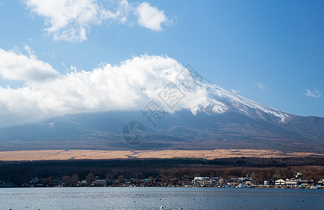 藤山雅马纳湖公吨旅行薄雾天空火山风景顶峰反射公园图片