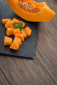 切片南瓜草本植物厨房植物厨具水果木板橙子甜点营养南瓜图片