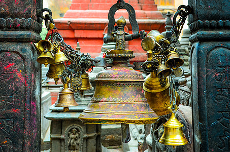 加德满都佛教和朝都寺庙祈祷钟声的详情图片