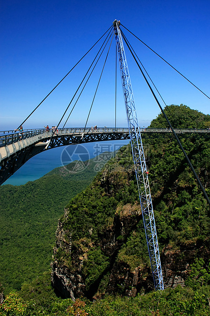 马来西亚兰卡维岛兰卡维天桥旅行行人热带爬坡地标海洋海景天空山脉全景图片