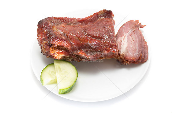 白背景的中国烤猪肉牛扒菜肴印章黄瓜盘子野餐煤炭食品木炭烧烤图片