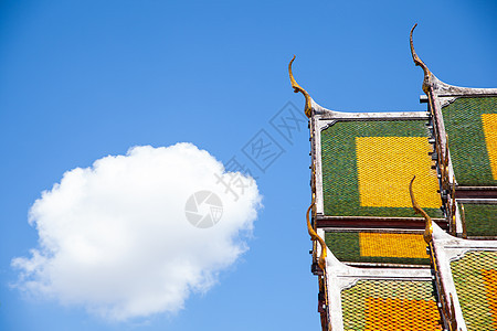 泰国寺庙屋顶和天空图片