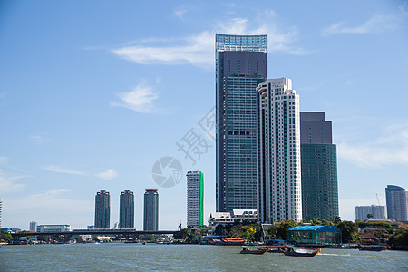 沿河的建筑物建筑学摩天大楼天空热带驳船场景旅游吸引力运输传统图片