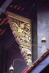 清迈寺窗和屋顶上的泰国传统美术艺术装饰金属雕刻文化工艺宗教古董装饰品风格佛教徒图片