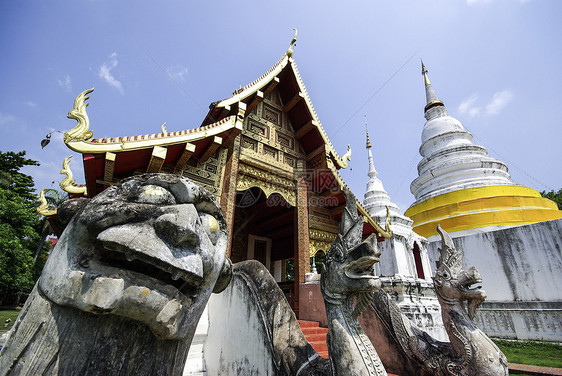 泰国 清迈 法拉特杜伊苏瑟普寺佛陀热带寺庙旅行游客佛教徒雕像天空情调蓝色图片