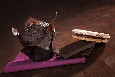美味巧克力松饼营养餐巾食物桌子饼干面包糖果餐巾纸奢华木头图片
