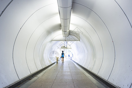 通向成功生意的隧道通道男人人行道白色运动黑色宠物商业大厅出口走廊图片