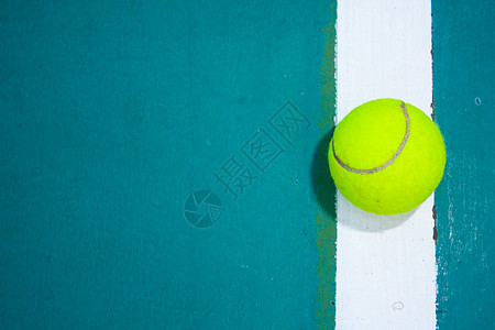 田里有网球比赛法庭草地黄色草皮体育场闲暇游戏角落锦标赛图片
