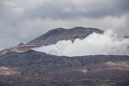 阿苏火山日本熊本山ASO山气体高地公园晴天场景火山植物土地祖卡天空背景