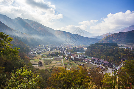 传统和历史古老的日本人村庄季节合掌建筑白川遗产建筑学森林历史性地标世界图片