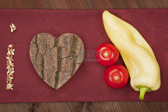 我们爱蔬菜玉米红辣椒心形粮食胡椒种子食物农业早餐小麦图片