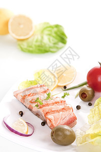 美味鲑鱼海鲜烹饪鱼片营养蔬菜洋葱盘子草本植物牛扒美食图片