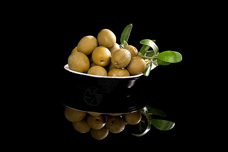 豪华绿色橄榄背景烹饪叶子活力水果小吃点心美食食物奢华黑色图片