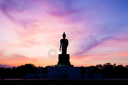 日落时佛祖公园宗教纪念碑崇拜旅行寺庙太阳冥想文化雕像图片