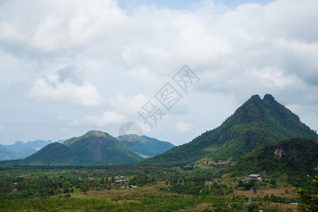 山峰国家场景阳光天气场地旅行森林太阳山脉农村图片