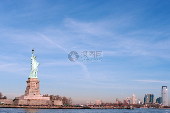 美国纽约州曼哈顿的自由雕像历史性建筑学旅行地标建筑天空纪念碑城市旅游女士图片