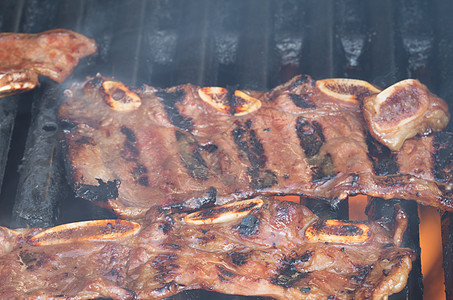 朝鲜根肋骨香气食物午餐健康营养烧烤牛肉火焰图片
