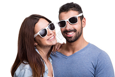 一对有趣的情侣的肖像眼镜派对城市乐趣女性男朋友恋人拉丁男人太阳镜图片