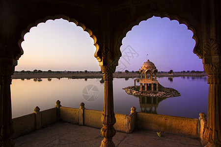 印度拉贾斯坦邦Jaisalmer的Gadi Sagar湖图片