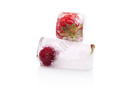 樱桃和草莓烹饪奢华反射美食摄影立方体水果冰块维生素食物图片