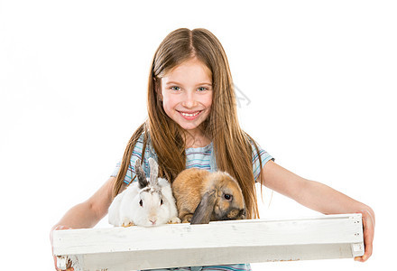 带兔子的小女孩幸福乐趣孩子女孩哺乳动物毛皮白色耳朵动物农场图片