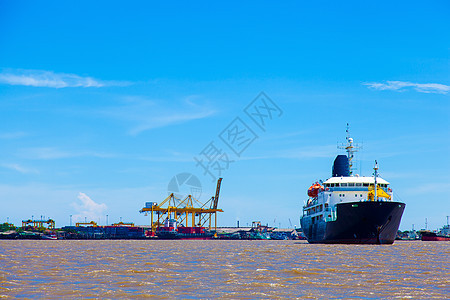大型货船物流国际出口海洋货物起重机全球船运载体港口图片