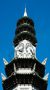 时钟塔景观松树蓝色建筑小时城市历史地标吸引力建筑学图片