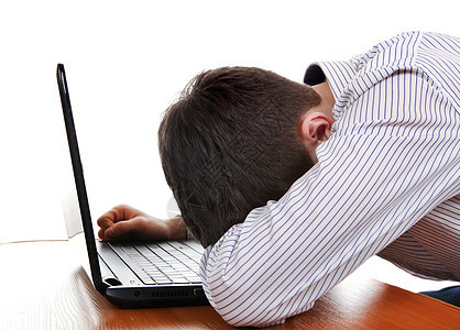 青少年在笔记本电脑上睡觉桌子男人小伙子学生青年考试身体倦怠瞌睡工作图片