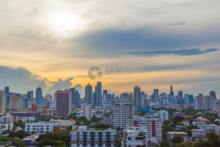 曼谷市市中心天空太阳高楼商业场景建筑阳光城市建筑学图片