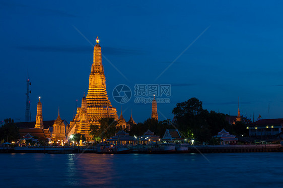 晚上的华特阿春建筑学日落宗教旅行吸引力天际建筑假期寺庙地标图片